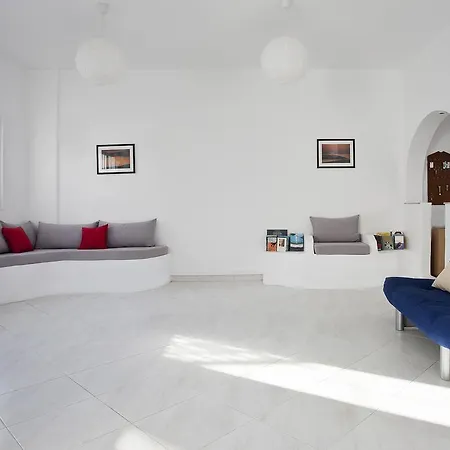 Sunday 3* Antiparos Town